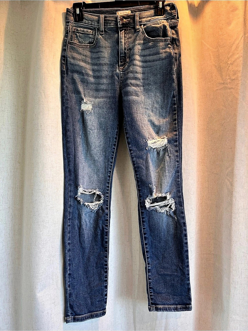 Altar'd State Distressed Skinny Jeans Medium Wash Size 1 / W25 Ripped Knee
